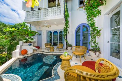 Casa Alegria courtyard with pool and lounge seating | Costa Rica Real Estate CR