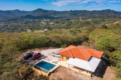 Casa Paraiso with infinity pool overlooking mountains and valleys in Rancho Cartagena, Costa Rica