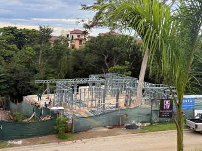 Construction progress of Casa Bendita, Sauco 15 showing steel frame structure within Reserva Conchal’s tropical setting.