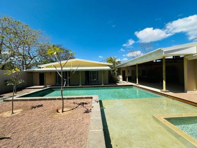 Casa Arcoiris pool and jacuzzi courtyard at 4 bedroom home in La Garita, Huacas, Costa Rica