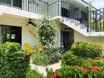 Flamenco Rosa C7 ground-floor condo entrance with garden in Las Palmas, Playas del Coco walkable condo