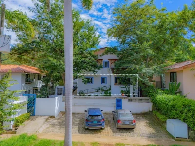 MiniResidence 1 Las Palmas condo exterior with parking and tropical surroundings in Playas del Coco Costa Rica