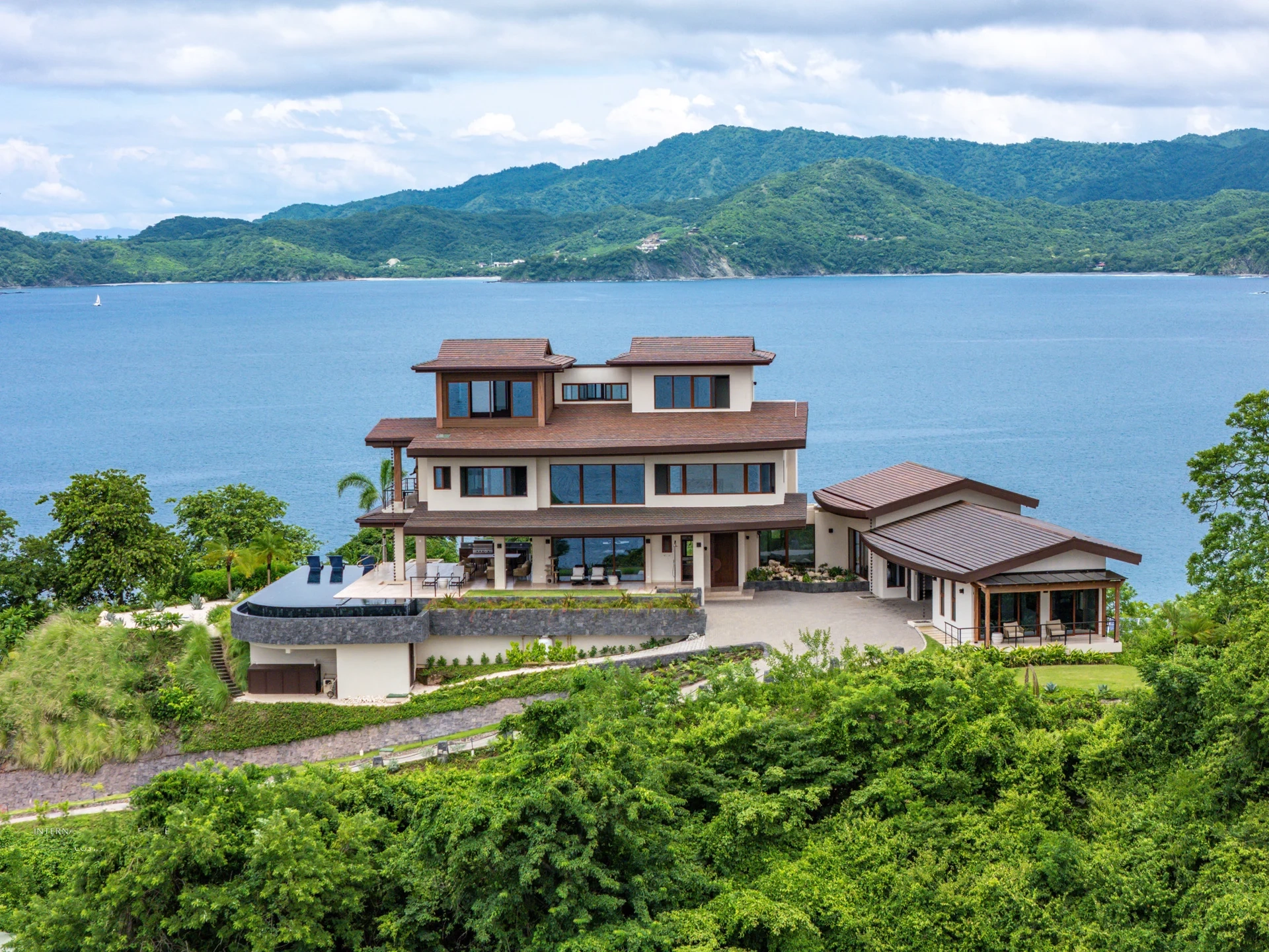 Casa Linda Vista hillside estate overlooking ocean in Playa Flamingo Costa Rica with infinity pool and panoramic views