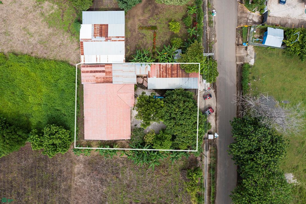 Overhead view showing the outlined property boundaries of Casa Parrot in Playa Potrero.